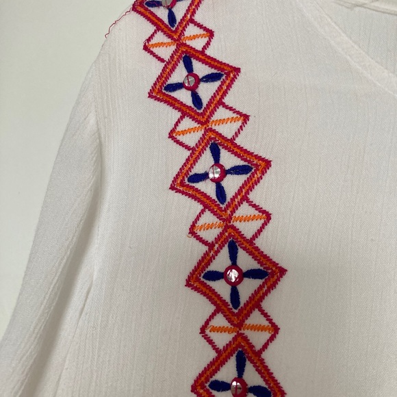 A. F. Fashion white gauze dress size large with some geometric decor. - Picture 5 of 13